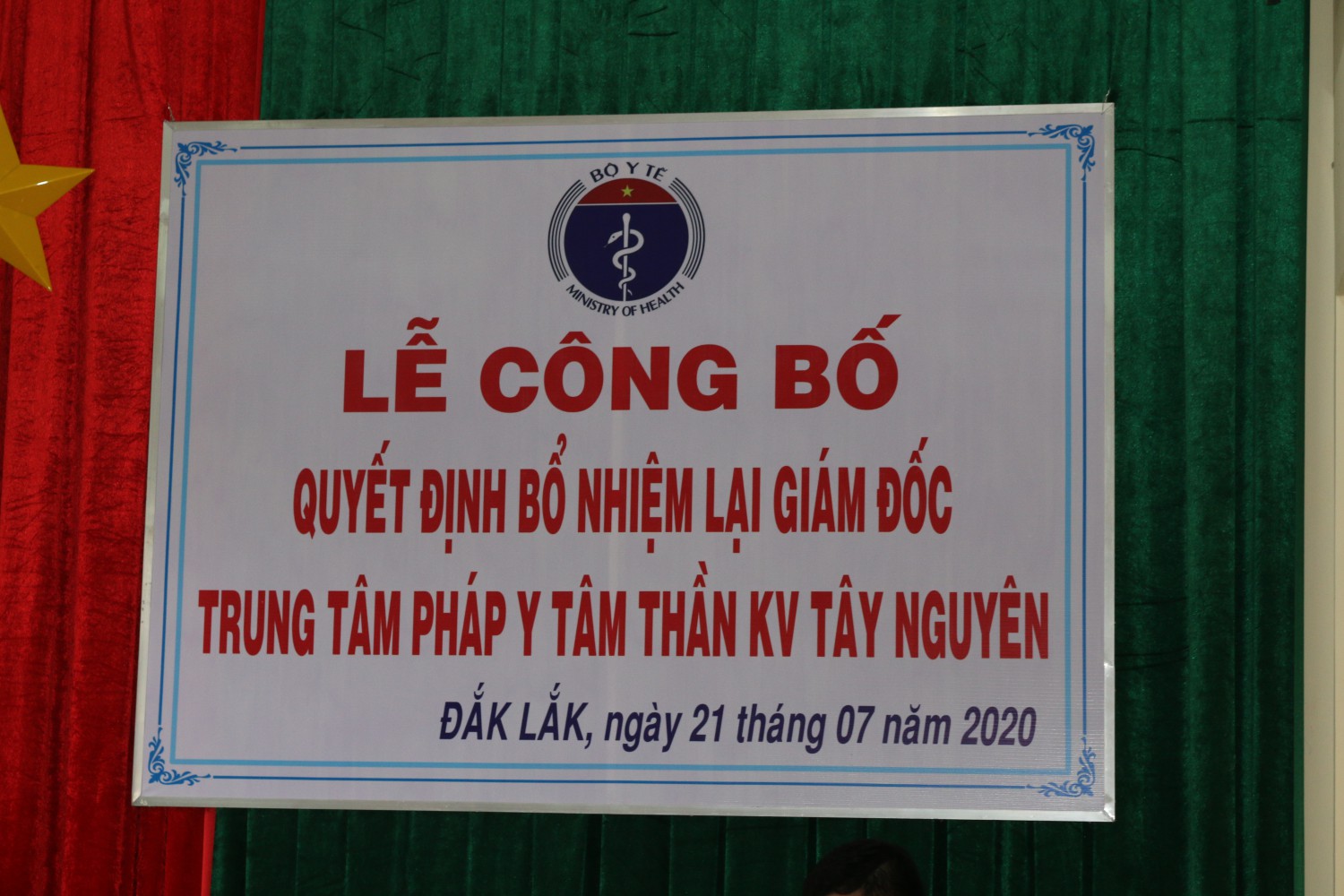 LỄ CÔNG BỐ QUYẾT ĐỊNH BỔ NHIỆM LẠI GIÁM ĐỐC TRUNG TÂM PHÁP Y TÂM THẦN KHU VỰC TÂY NGUYÊN